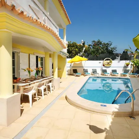 Villa Cubos By *